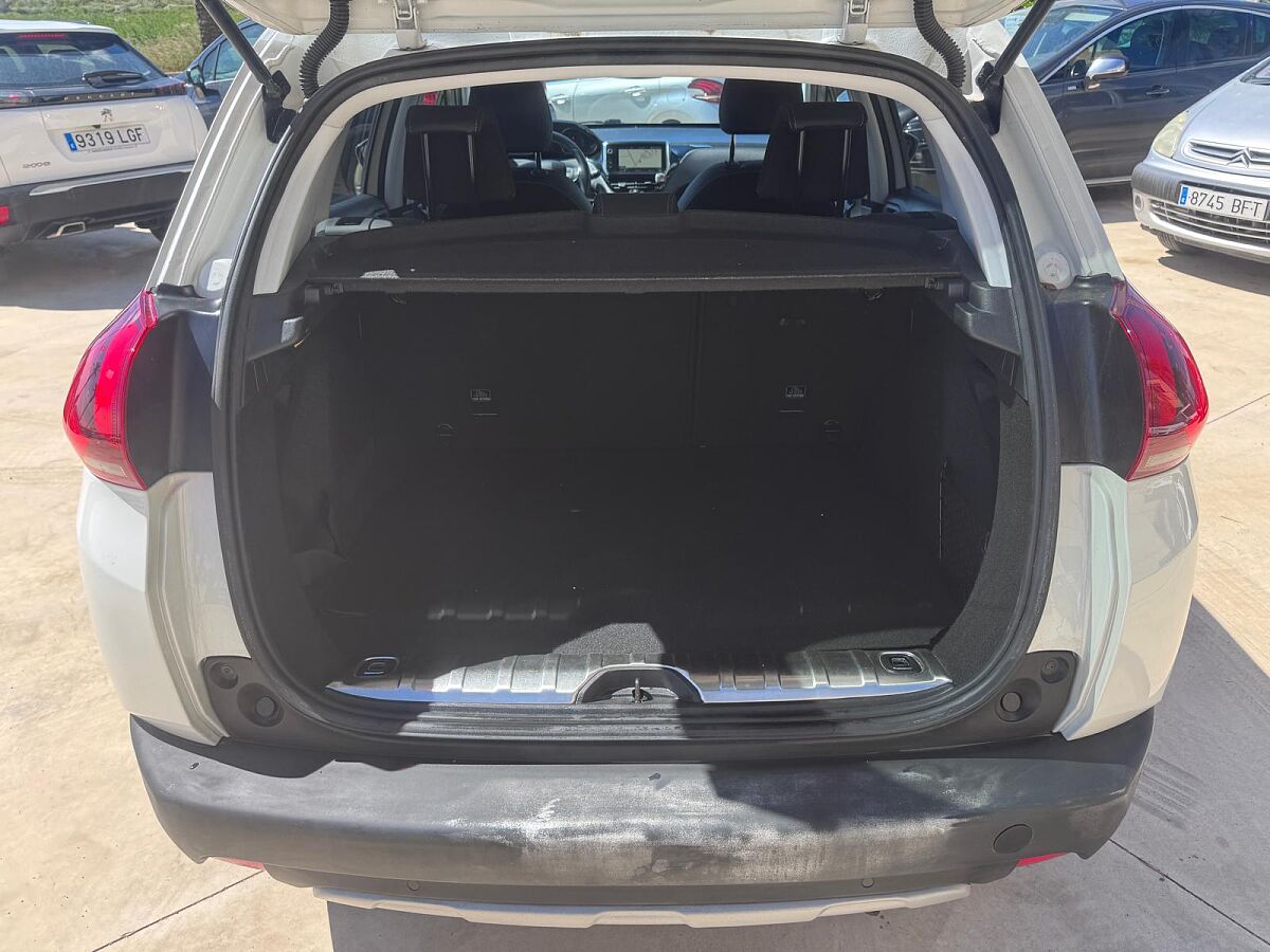 PEUGEOT 2008 ALLURE 1.2 E-THP AUTO SPANISH LHD IN SPAIN 43000 MILES 1 OWNER 2017